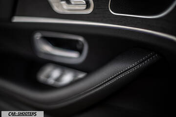 Mercedes Benz GLE – detail, door panel handle close-up