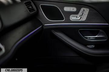 Mercedes Benz GLE – interior, door panel controls and wood trim