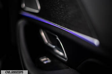 Mercedes Benz GLE – detail, interior door panel trim