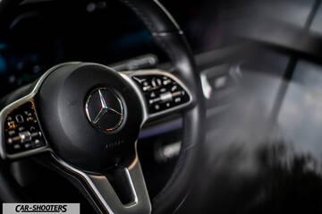 Mercedes Benz GLE – dashboard, leather steering wheel with controls