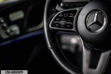 Mercedes Benz GLE – dashboard, leather steering wheel close-up