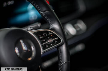 Mercedes Benz GLE – dashboard, leather steering wheel close-up