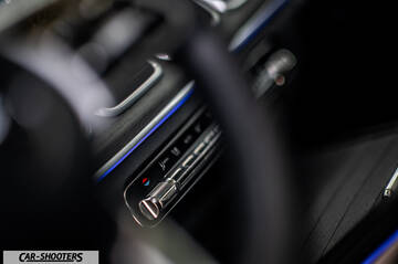 Mercedes Benz GLE – dashboard, climate control panel close-up