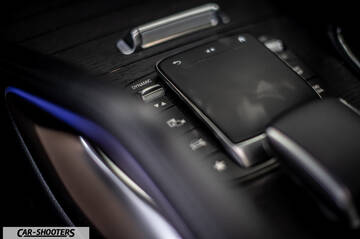 Mercedes Benz GLE – detail, center console trackpad control