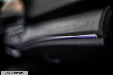 Mercedes Benz GLE – interior, wooden dashboard trim with ambient lighting