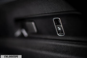 Mercedes Benz GLE – detail, interior seat control button