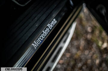 Mercedes Benz GLE – detail, door sill close-up
