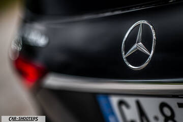 Mercedes Benz GLE – detail, emblem close-up