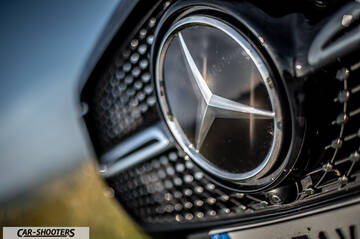 Mercedes Benz GLE – detail, grille emblem close-up