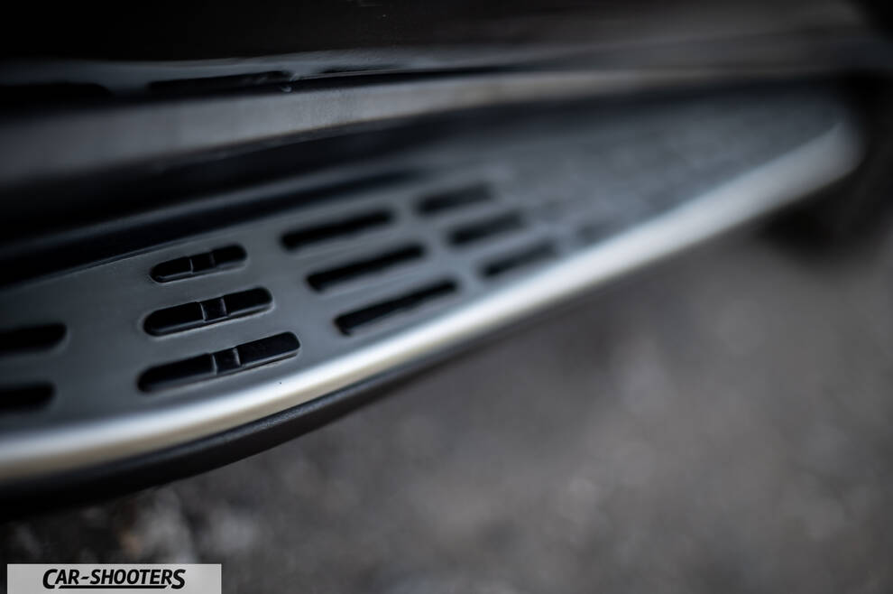 Mercedes Benz GLE – detail, running board close-up