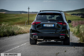 Mercedes Benz GLE – rear view, black on a country road