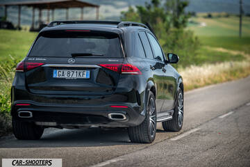 Mercedes Benz GLE – rear three-quarter, black on a country road