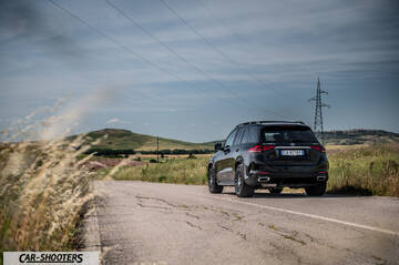 Mercedes Benz GLE – rear three-quarter, black on a country road