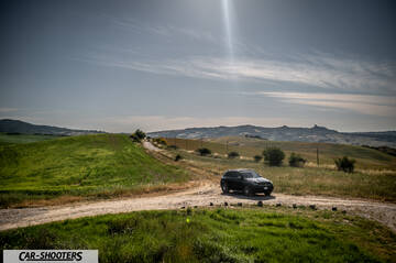 Mercedes Benz GLE – front three-quarter, black on a country road