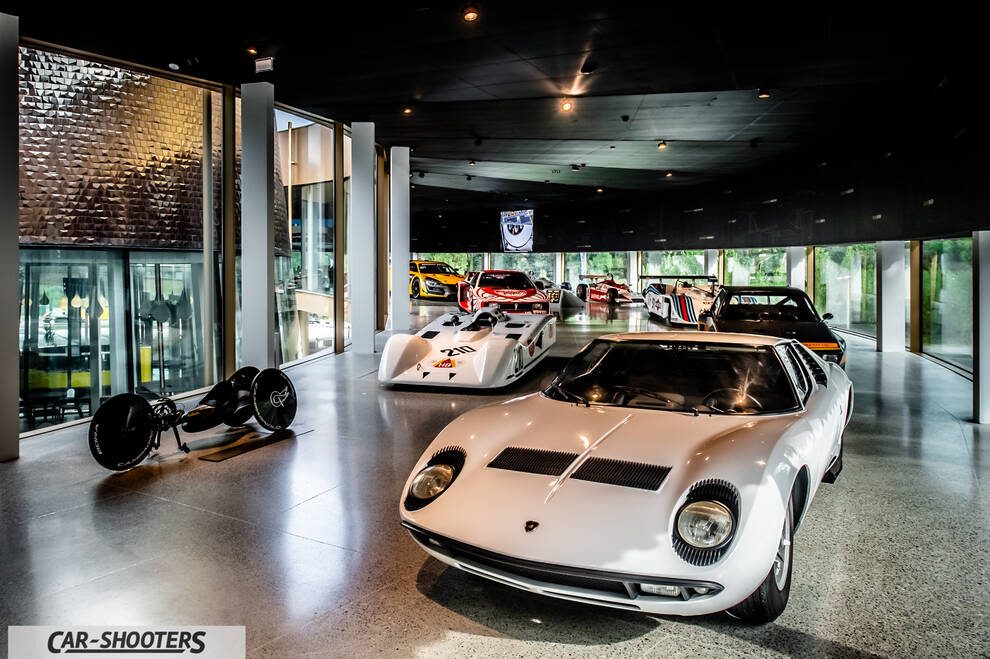Dallara – front three-quarter, white in a museum display