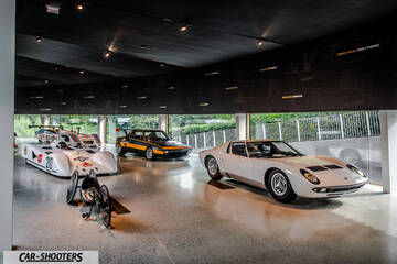 Dallara – front three-quarter, white in a museum display