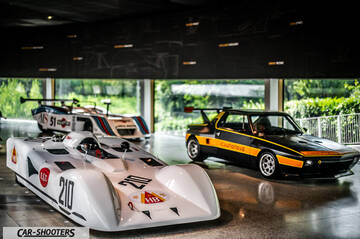 Dallara – front three-quarter, white in a museum display