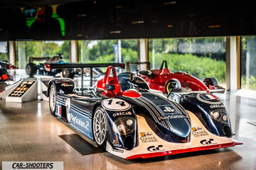 Dallara – front three-quarter, blue and white in a museum showroom