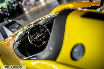 Dallara – detail, steering wheel view from above