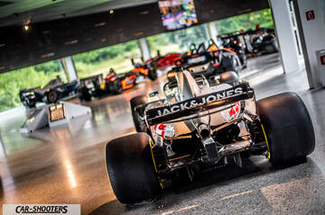 Dallara – rear view, white and black in a museum garage