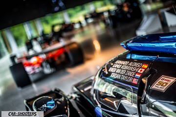 Dallara – detail, driver names and flags on race car
