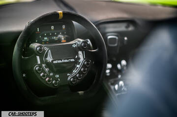 Dallara Stradale – dashboard, carbon fiber steering wheel