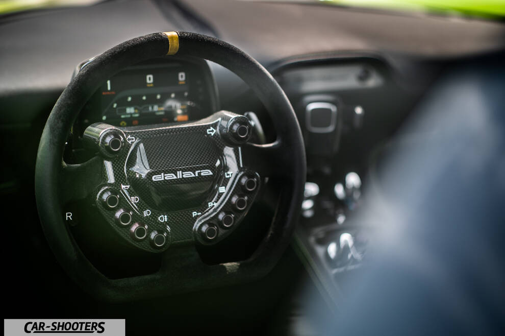 Dallara Stradale – dashboard, carbon fiber steering wheel