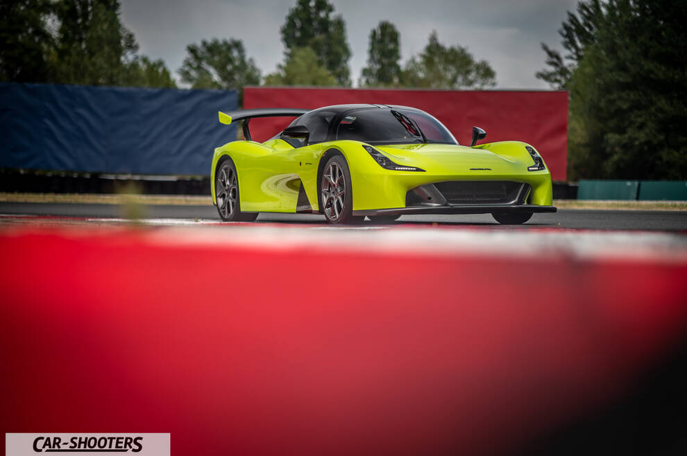 Dallara Stradale – front three-quarter, yellow on a racetrack