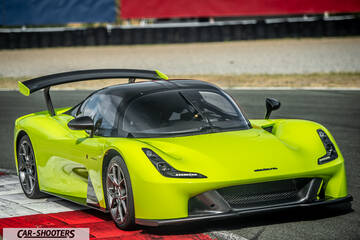 Dallara Stradale – front three-quarter, yellow on a racetrack