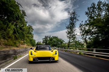 Dallara Stradale – front three-quarter, yellow on a country road