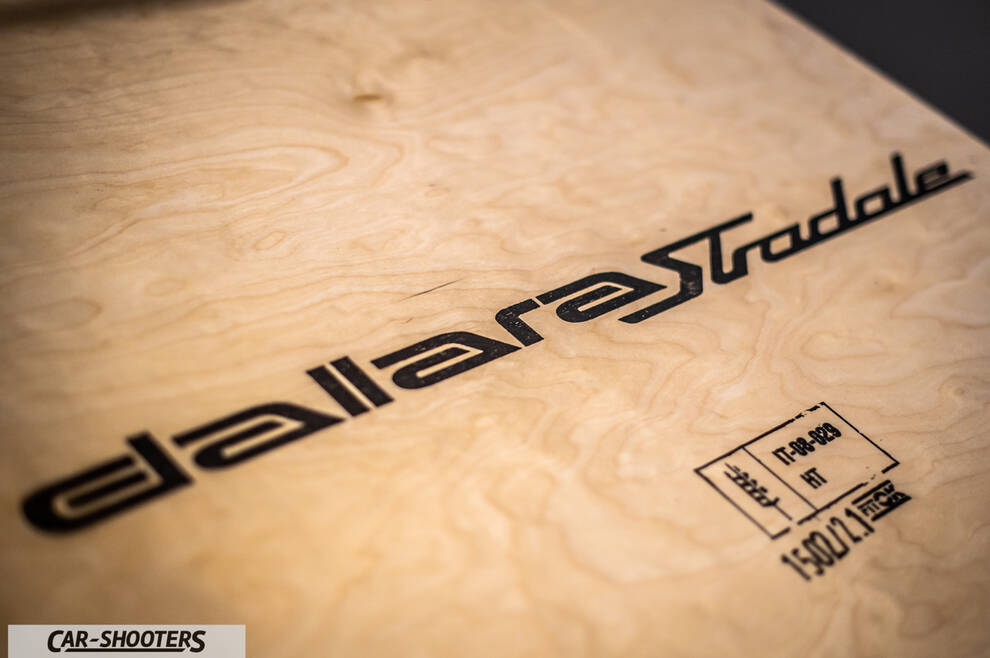 Dallara – detail, wooden crate with logo