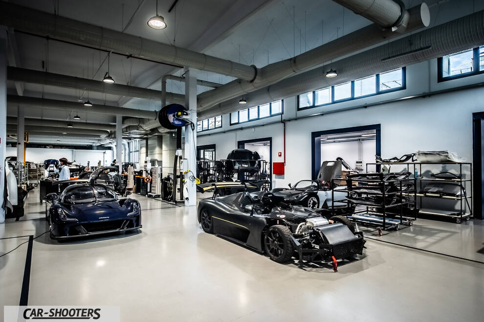 Dallara – front three-quarter, dark blue in a factory assembly hall