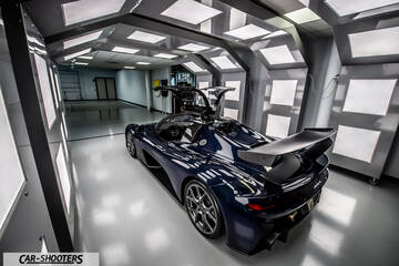 Dallara – rear three-quarter, dark blue in a lit garage