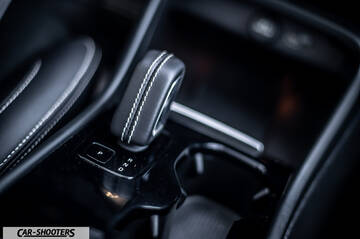 Volvo XC40 P8 – detail, gear shifter close up