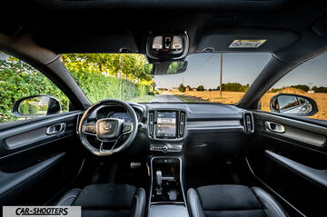 Volvo XC40 P8 – dashboard, modern digital dashboard