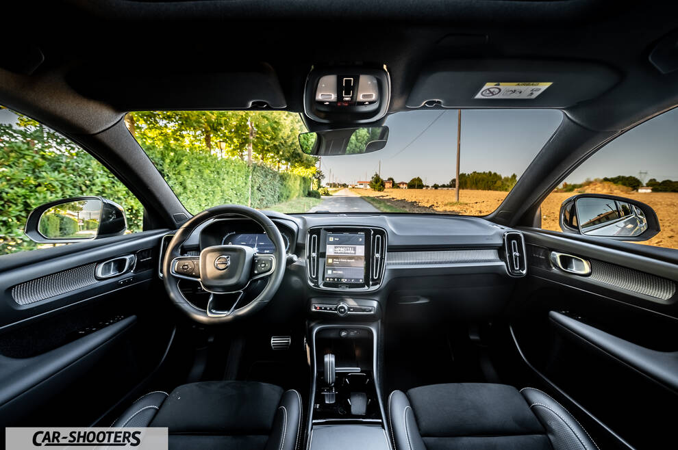 Volvo XC40 P8 – dashboard, modern digital dashboard
