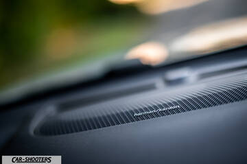 Volvo XC40 P8 – detail, harman kardon speaker grille