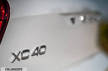 Volvo XC40 P8 – detail, rear badge close-up
