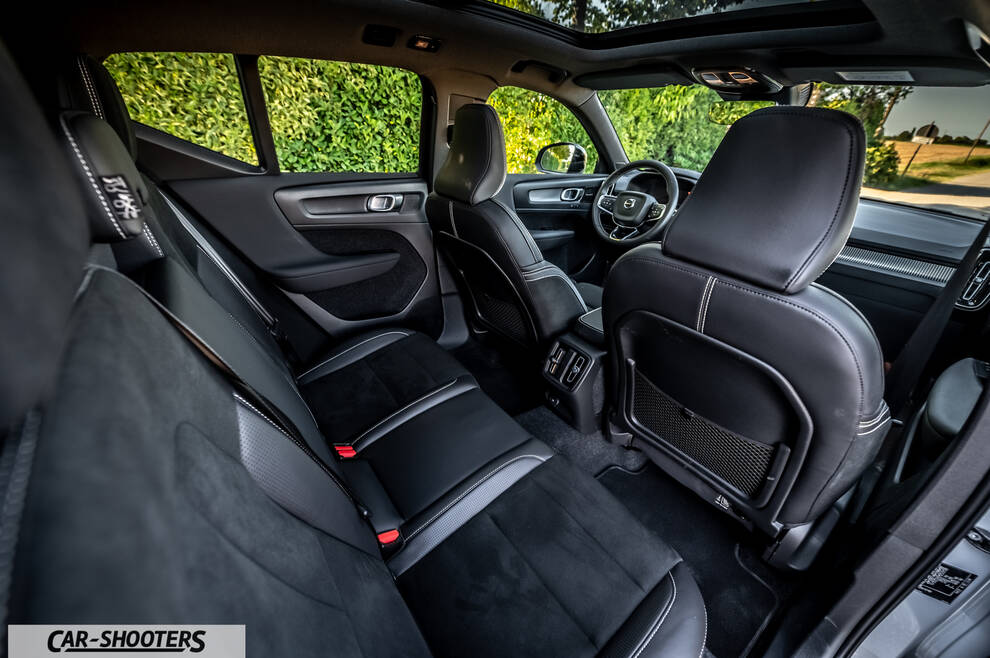 Volvo XC40 P8 – interior, leather front seats