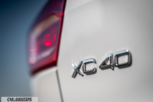 Volvo XC40 P8 – detail, rear badge close-up