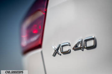 Volvo XC40 P8 – detail, rear badge close-up