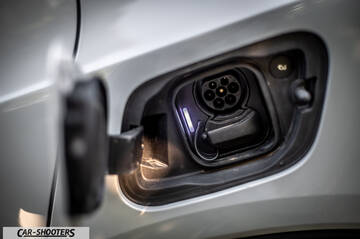 Volvo XC40 P8 – detail, charging port close-up