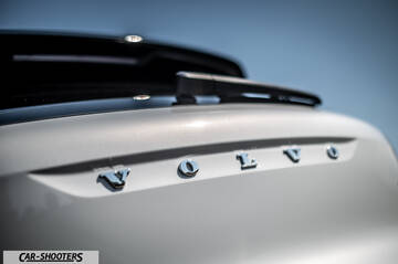 Volvo XC40 P8 – detail, rear badge close-up