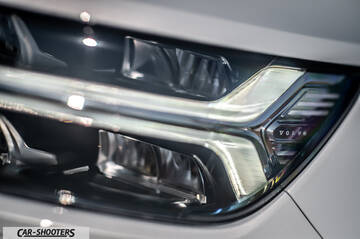 Volvo XC40 P8 – detail, headlight close-up