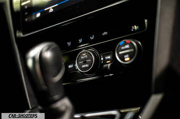 Volkswagen Passat Alltrack – dashboard, climate control panel close-up