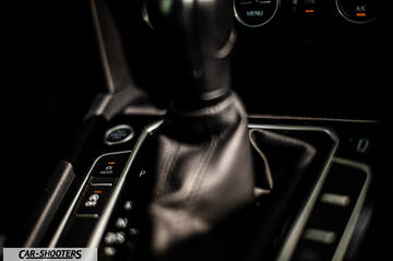 Volkswagen Passat Alltrack – detail, gear shifter close-up