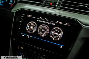 Volkswagen Passat Alltrack – dashboard, digital infotainment display showing offroad information