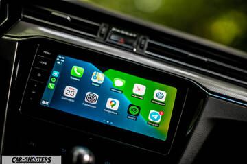 Volkswagen Passat Alltrack – dashboard, touchscreen infotainment system display