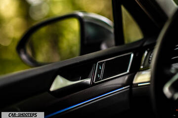 Volkswagen Passat Alltrack – detail, door panel and mirror close-up