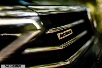 Volkswagen Passat Alltrack – detail, chrome front grille close-up
